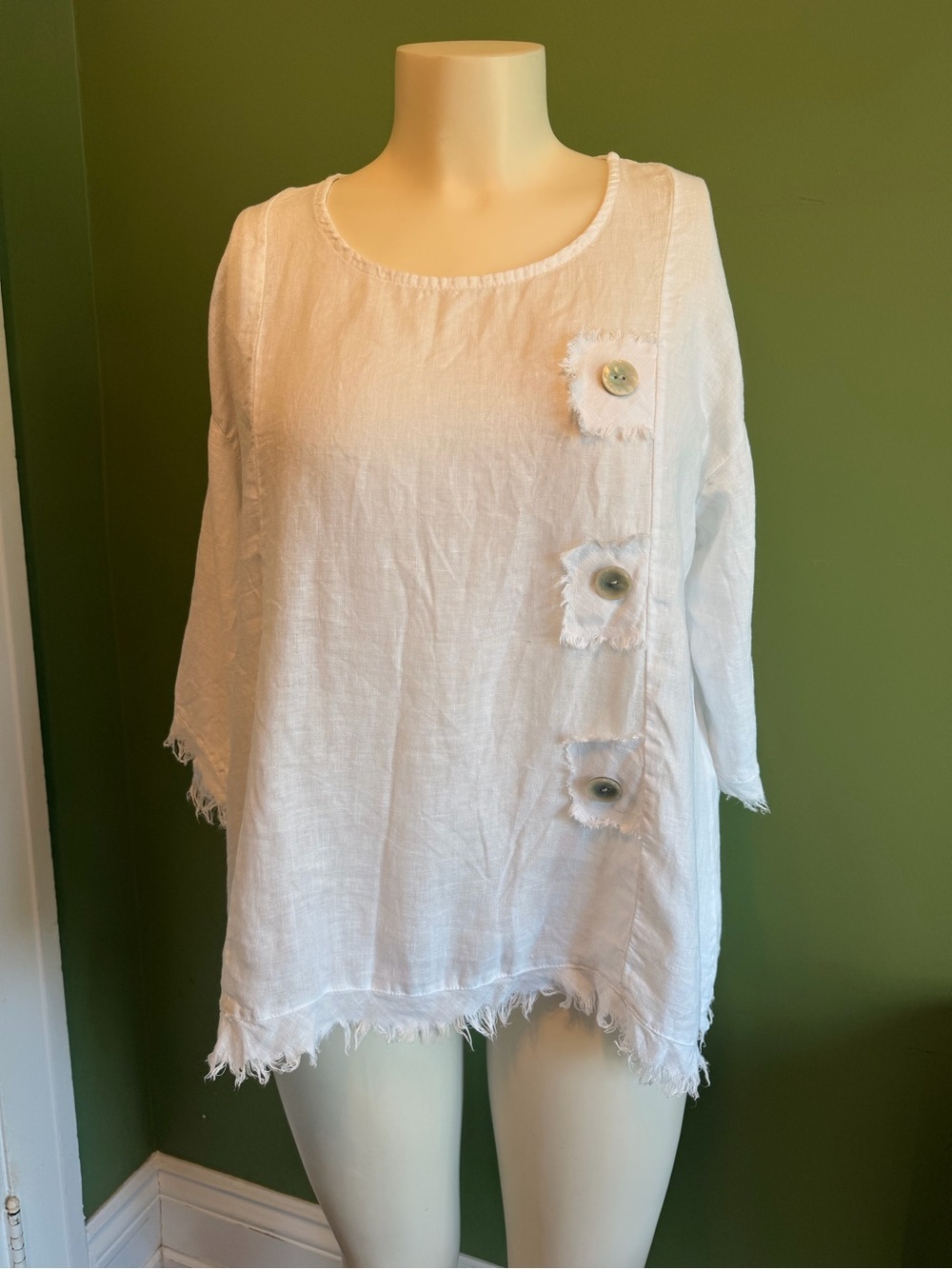 Linen O White Frayed Linen Button Accent Women's Top